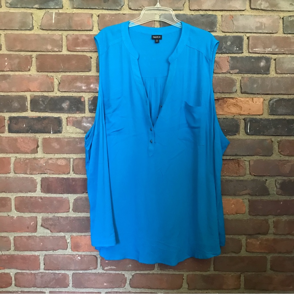 Torrid | blue button popover sleeveless top size 5